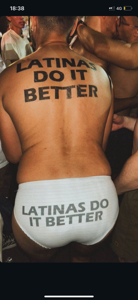 juniormechler's tweet photo. Latinas do it better #lobacabana #shakira #rio
#copacabana #todomundonorio https://t.co/2eTKQib90D