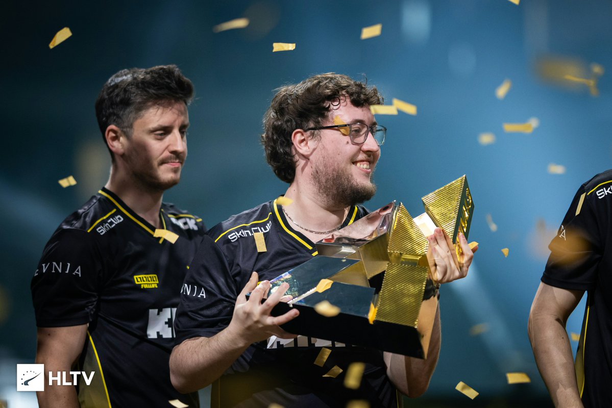 HLTVorg's tweet image. 29th notable trophy at 25 👏🏆 @zywoo 

📸 @brcho_