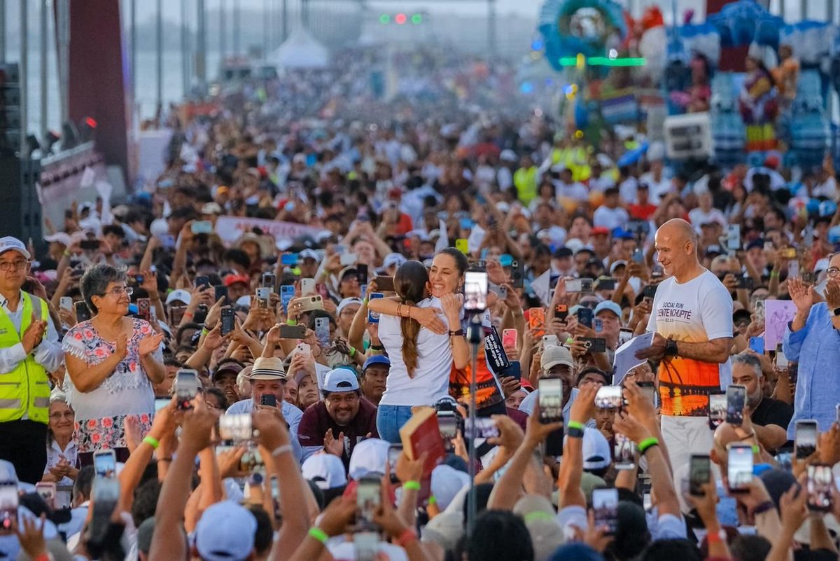 RutaSureste's tweet photo. Presidenta @Claudiashein y gobernadora @MaraLezama inauguran el Puente #Nichupté, el segundo más largo de América Latina. #QuintanaRoo https://t.co/53rTEUmABO https://t.co/7uOaZXmATZ