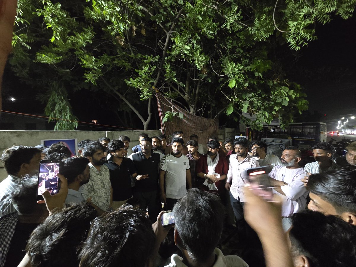DoliThansingh's tweet photo. आज अहमदाबाद के वासना थाना सेक्टर 7 के सामने गीता राजपुरोहित को न्याय दिलाने हेतु चल रहे धरना-प्रदर्शन में प्रशासन द्वारा परिजनों की मांगों को स्वीकार कर लिया गया है।
इस सकारात्मक पहल के बाद धरना स्थगित कर दिया गया है।

#rlprajsthan #thansinghdoli https://t.co/TuCfCEJJ3t
