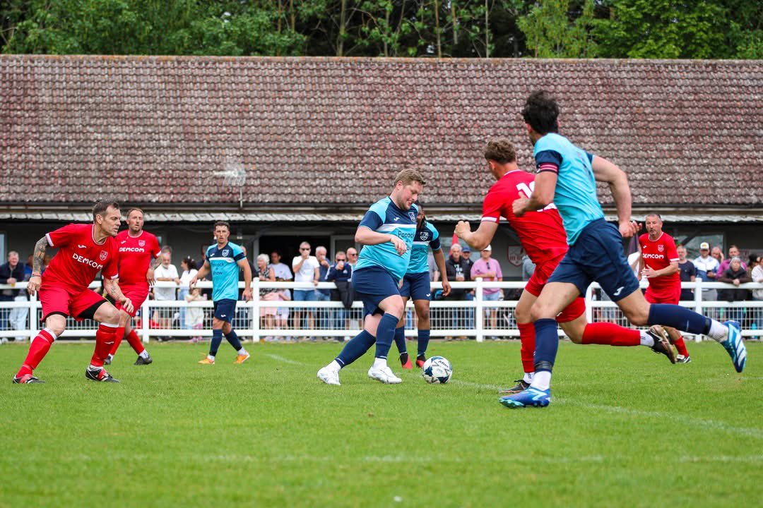 ElyCityFC's tweet photo. 📸 Pictures from today’s Ely City Legends charity game in memory of Gary Creak, raising funds for Cancer Research. 

Some older bodies, but don’t lose the energy or way to play! 
Return of some heroes to grace the Demcom again! 

#RobinsForever #uptheRobins
#legendsReturn https://t.co/TYBzryZn4c