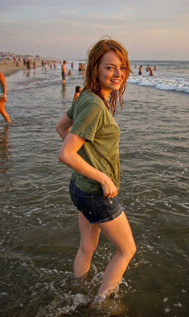 NadieImpor22084's tweet image. Emma Stone on the beach

#emmastone