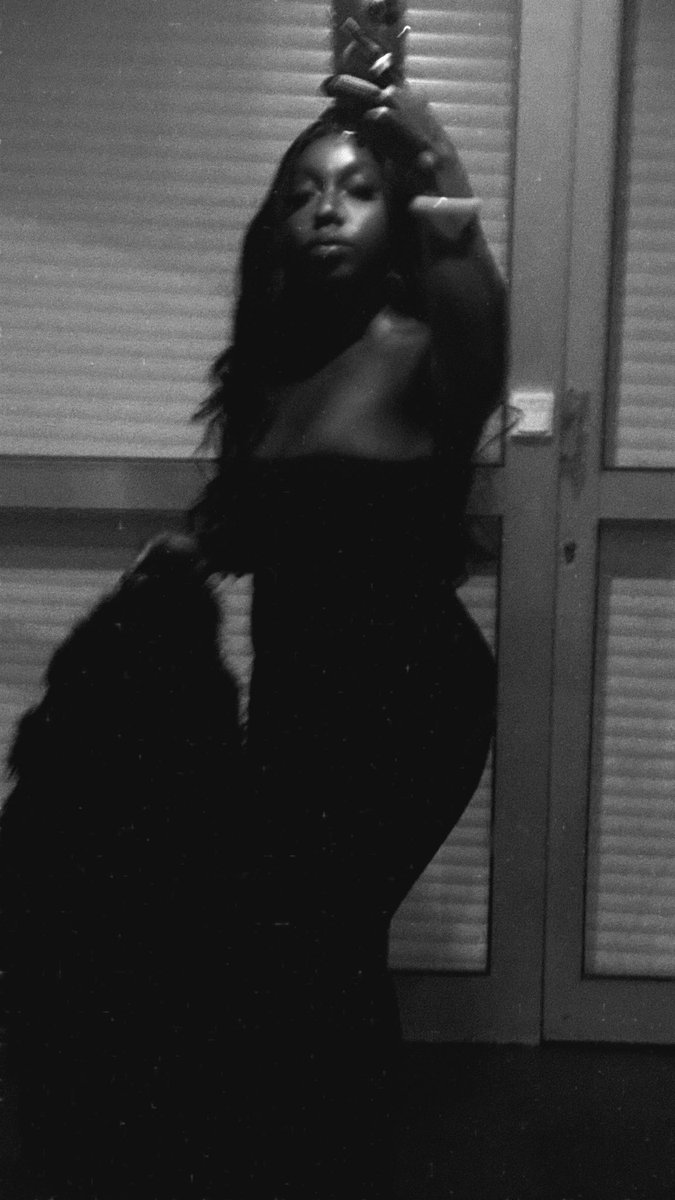 itslian_b's tweet photo. Les photos floues mon addiction https://t.co/pfUr89PWAF