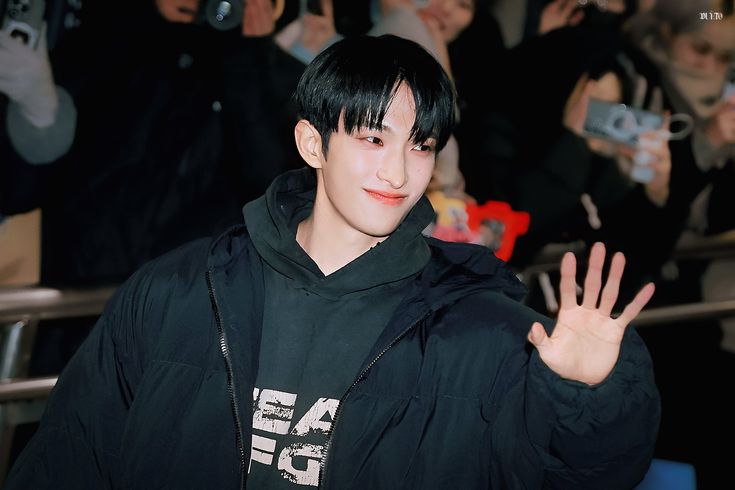 hourly dokyeom tweet media