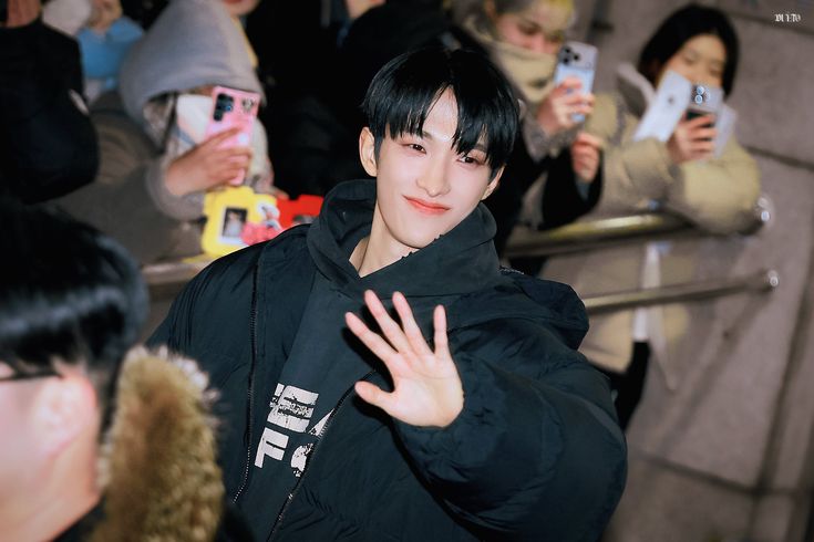 hourly dokyeom tweet media