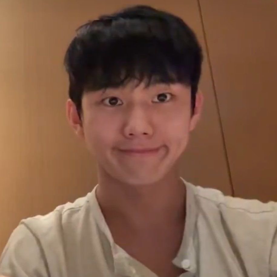 pri 𝜗𝜚 ࣪˖ ִ𐙚 is UN1QUE ˙⋆✮ tweet media