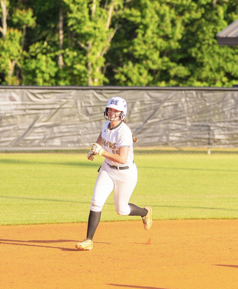 MaciCollins16's tweet photo. Wrapped up our regular season this past Friday night Now it’s time for playoffs!!
Final stats: 
Pitching — | record 16-4 | 125.2 IP | 552 BF | 174 Ks | 21 BB | 2.1 ERA
Hitting — 77 AB | 48 H | 49 RBIs | .623 AVG | .667 OBP | 8 Home runs | 
Grateful for my team and coaches! 🖤💛 https://t.co/18QQLCniLS