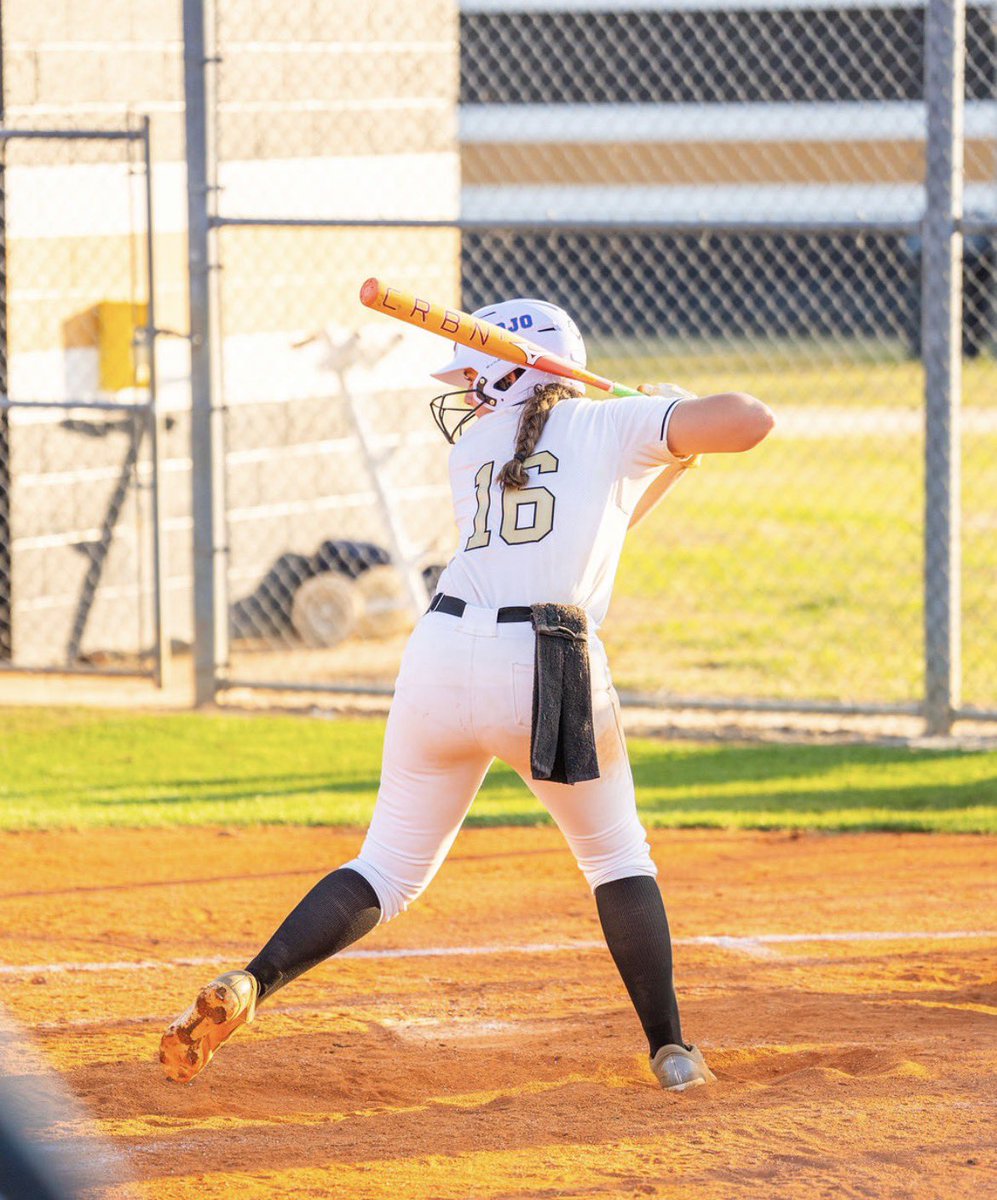 MaciCollins16's tweet photo. Wrapped up our regular season this past Friday night Now it’s time for playoffs!!
Final stats: 
Pitching — | record 16-4 | 125.2 IP | 552 BF | 174 Ks | 21 BB | 2.1 ERA
Hitting — 77 AB | 48 H | 49 RBIs | .623 AVG | .667 OBP | 8 Home runs | 
Grateful for my team and coaches! 🖤💛 https://t.co/18QQLCniLS