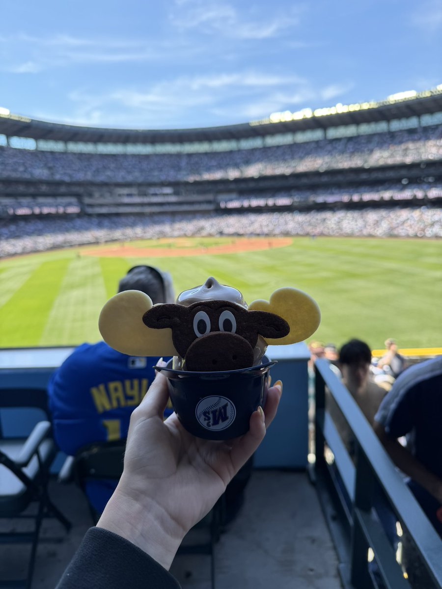 x40lsx's tweet photo. Finally got my hands on the chocolate moose 🫎 #SeattleMariners https://t.co/EfoEfg0Xlf