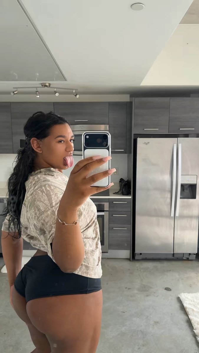 spicefrmdivinee's tweet image. #latina #kinky #thick