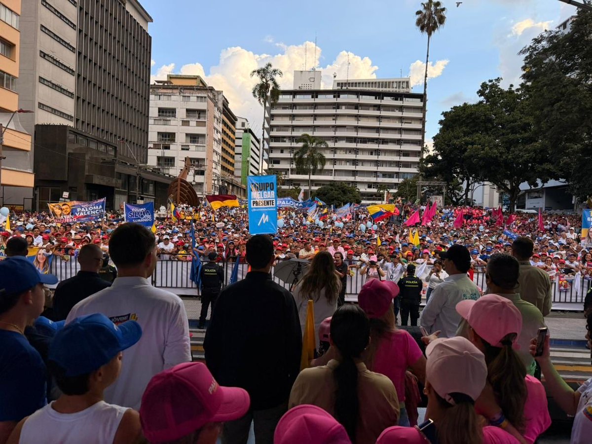 Álvaro Uribe Vélez tweet media