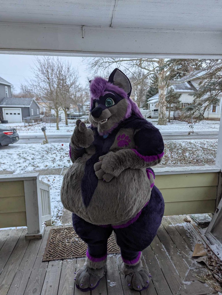 ChromeSilverpaw's tweet photo. Post your first fursuit pic! 

First time feeling lorge and fluffy. I was never the same after that ^^ https://t.co/l8btTLM33Z