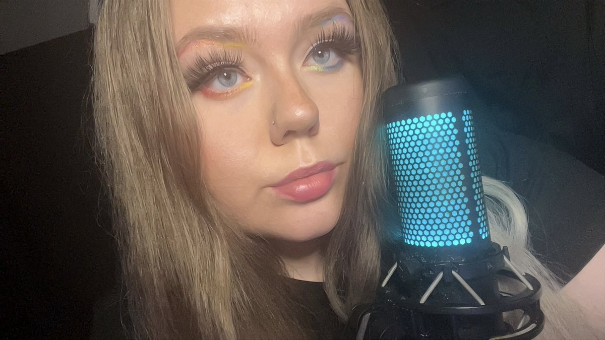ohemillyy's tweet photo. First stream of may! Come say hi!! https://t.co/5QBjyNqMoE https://t.co/BRiB5CPvmX