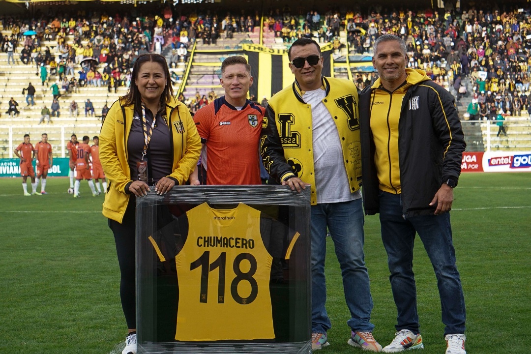 MarcasLaRazon's tweet image. 35'PT, @ClubStrongest (1-1) @ClubABB en el Hernando Siles #Fecha5. El Tigre mejoró en su juego y toma las riendas del partido
📸 APG
#TheStrongest #ABB
@LaRazon_Bolivia