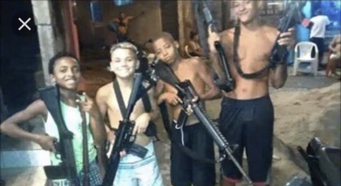 Doutrinadorg's tweet photo. Criança só não pode trabalhar, porque é CRIME.

O resto, tá liberado. https://t.co/15F3yPMa6z