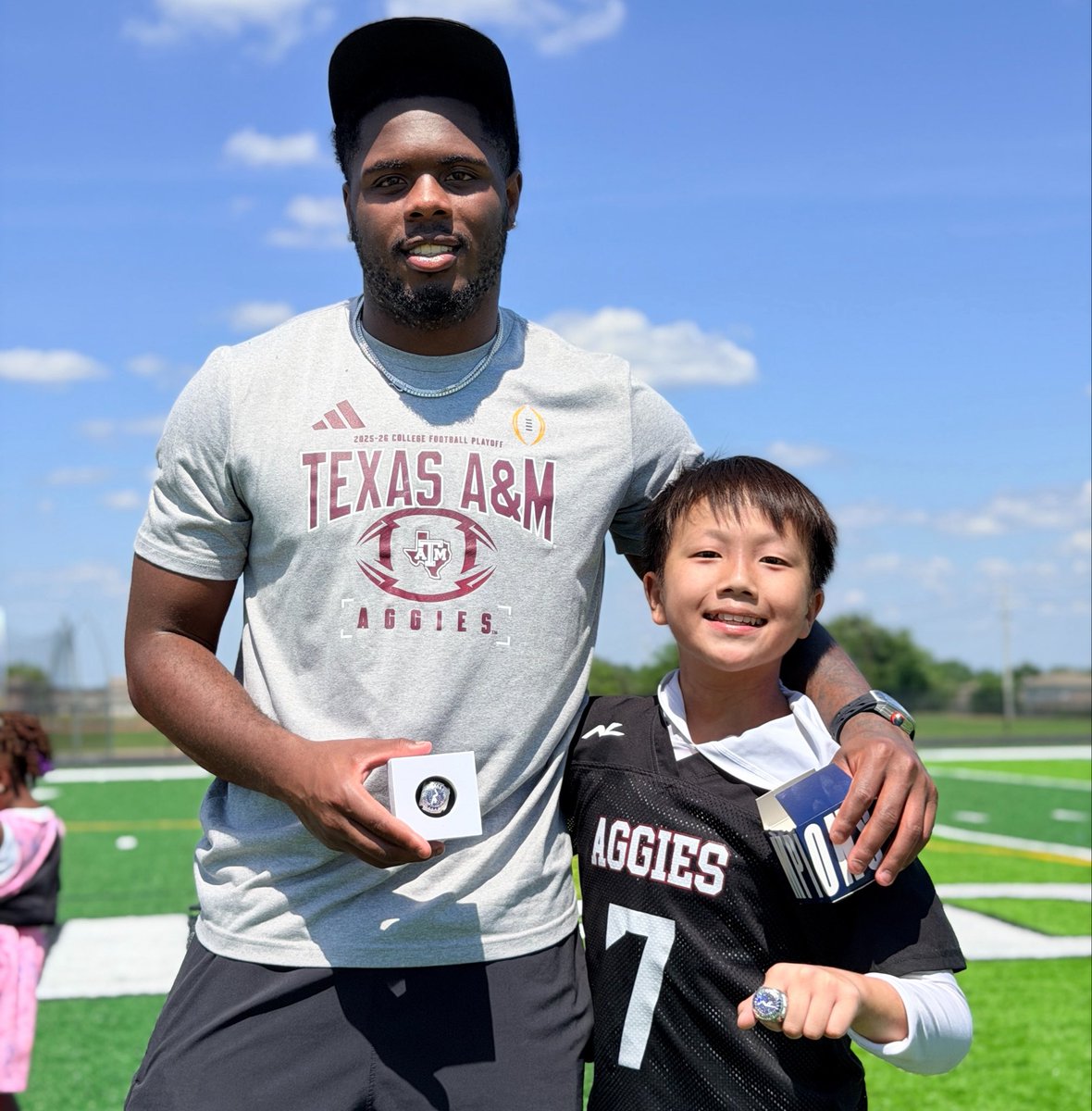 cheftai's tweet image. What an experience to play and be coached by @AggieFootball players!  Plus they won their championship as well!!!  Thank you @ii_rueben ,@AaronGregory_07 ,&amp;amp; Mike Brown and many more Aggies who helped this season!!
#thanks #gigem