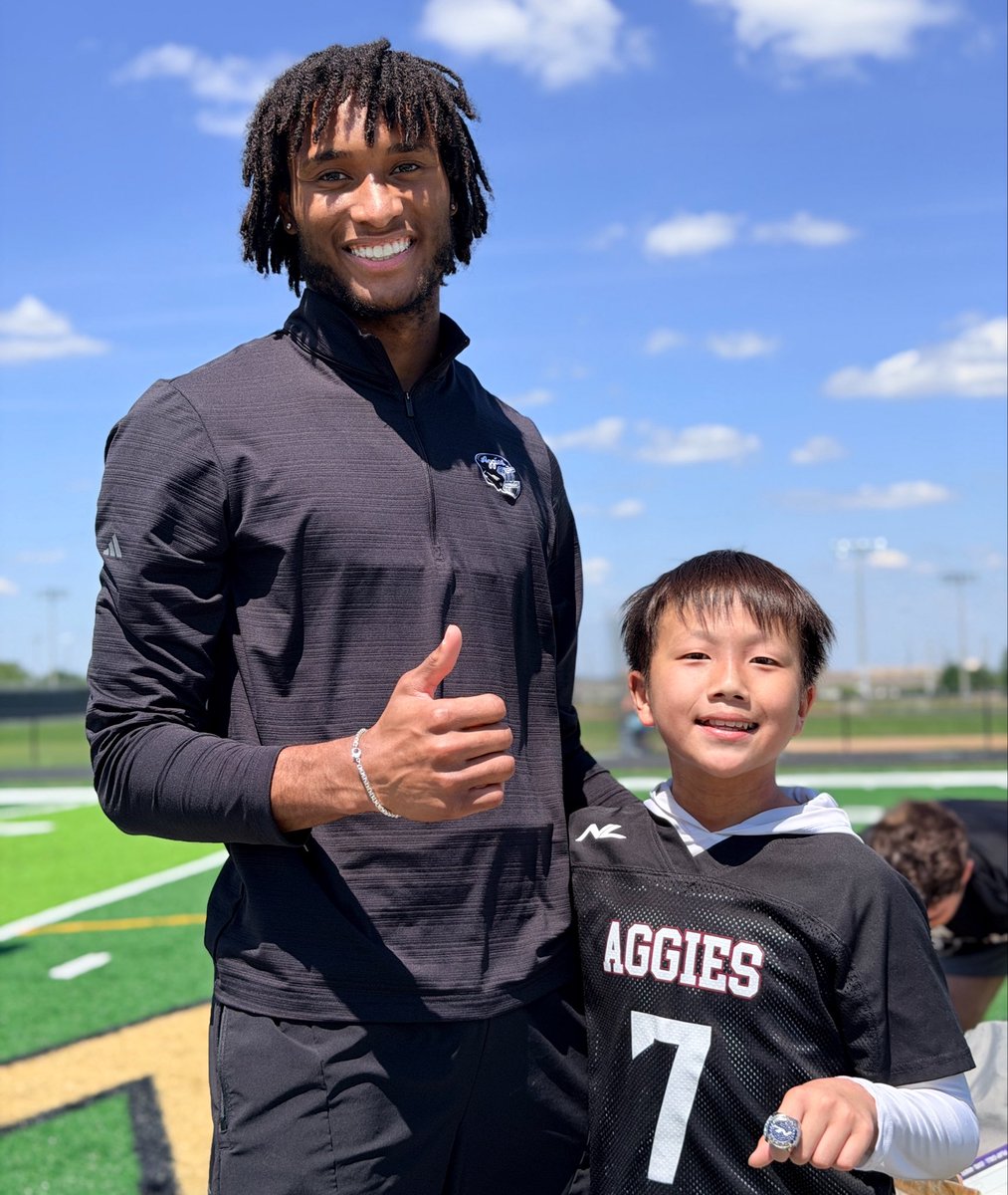 cheftai's tweet image. What an experience to play and be coached by @AggieFootball players!  Plus they won their championship as well!!!  Thank you @ii_rueben ,@AaronGregory_07 ,&amp;amp; Mike Brown and many more Aggies who helped this season!!
#thanks #gigem