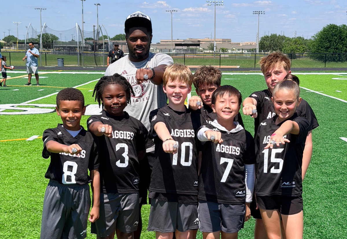 cheftai's tweet image. What an experience to play and be coached by @AggieFootball players!  Plus they won their championship as well!!!  Thank you @ii_rueben ,@AaronGregory_07 ,&amp;amp; Mike Brown and many more Aggies who helped this season!!
#thanks #gigem
