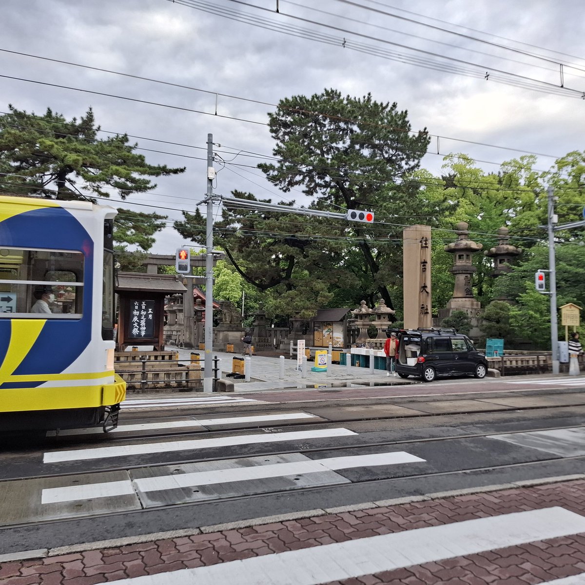 今朝は紀州街道を南へ。住吉さん前を通過。今日は市が立つみたいでんな。