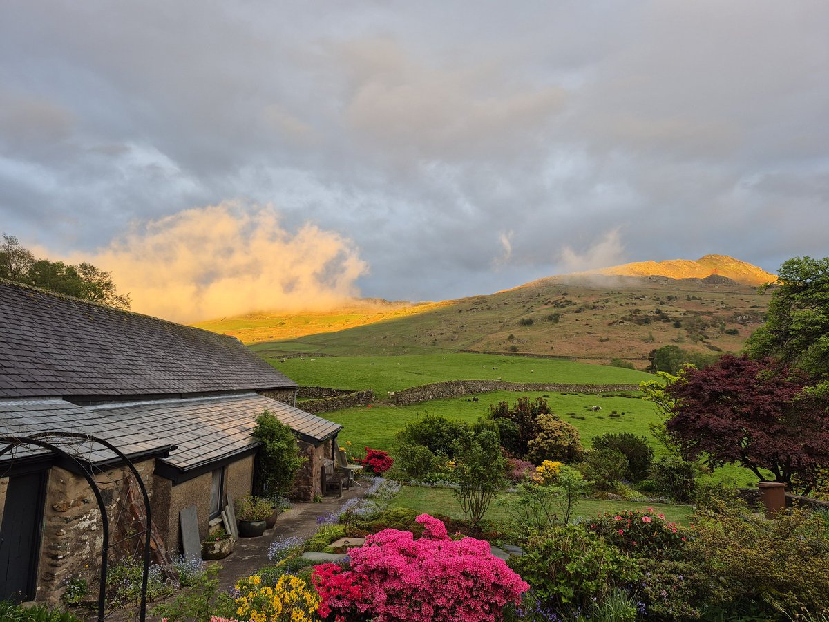 PhilSipocz's tweet image. Some truly magical light for a brief moment out there tonight. #LakeDistrict #Lakes #Cumbria