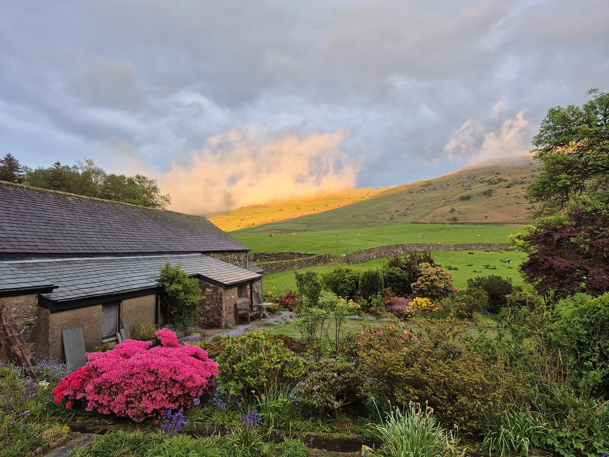 PhilSipocz's tweet image. Some truly magical light for a brief moment out there tonight. #LakeDistrict #Lakes #Cumbria