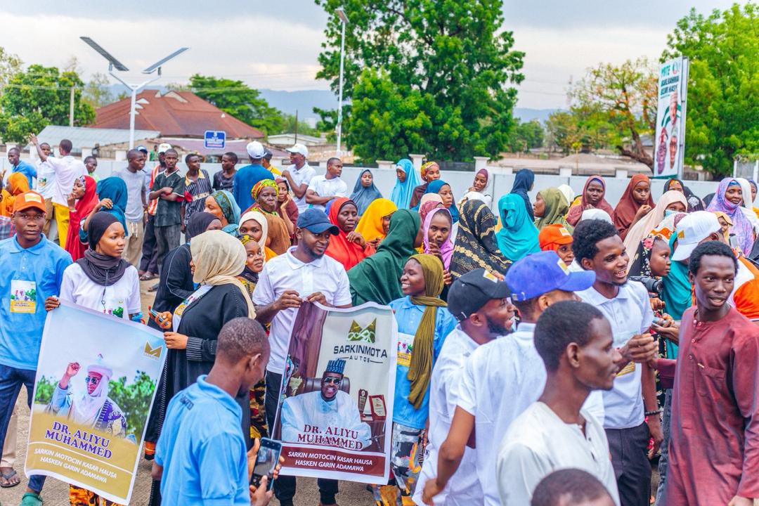 SarkinMota_AMF's tweet image. Youths and women came out in their numbers with one clear message, they believe Sarkinmota represents capacity, impact, and a new kind of leadership. For them, it’s not just talk, it’s what they’ve seen, opportunities created, people empowered, and lives touched without even