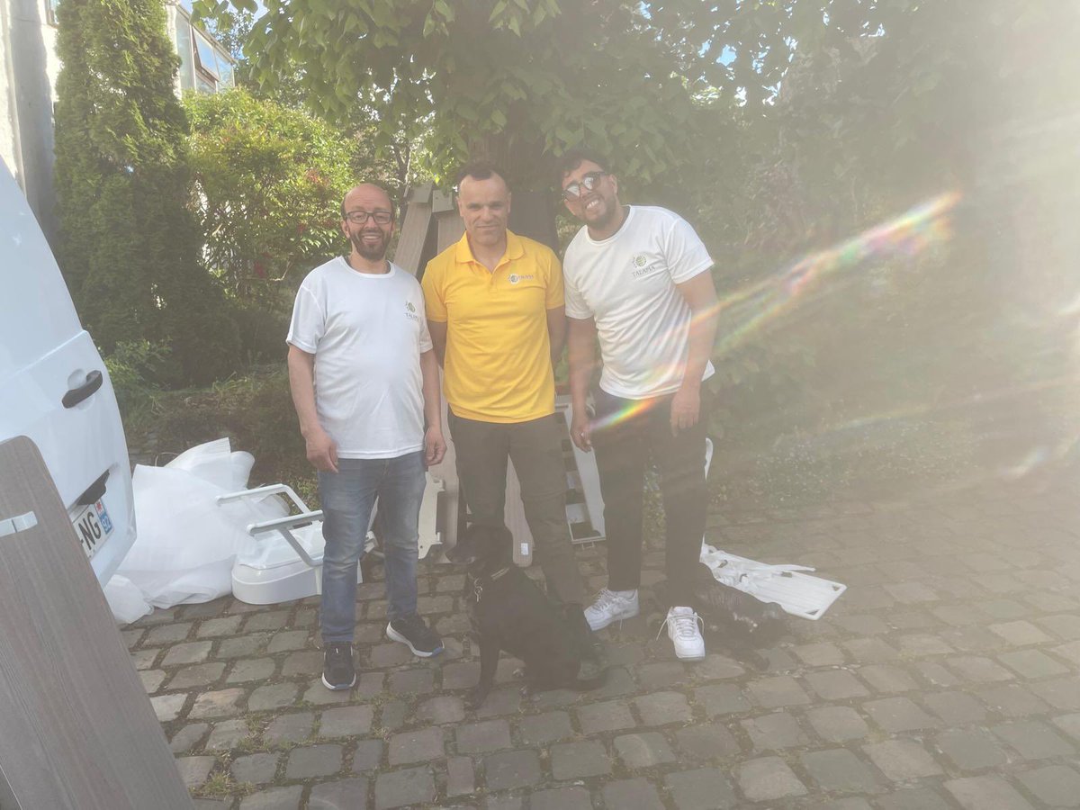 talama_asso's tweet photo. Merci à Carole (Les Loges-en-Josas) pour son don exceptionnel : un lit médicalisé neuf et du matériel pour personnes handicapées.
Un grand merci pour cette belle générosité.
#Talama #Solidarité https://t.co/YgKEkPLuMB