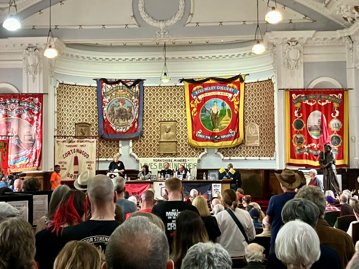 Peachy_As_Hell's tweet image. What was I doing over the weekend, you ask? 

I was Trade Union maxxing in Barnsley to commemorate the 100 year anniversary of the 1926 General Strike!

Not a penny off the pay, not a minute on the day! #Solidarity