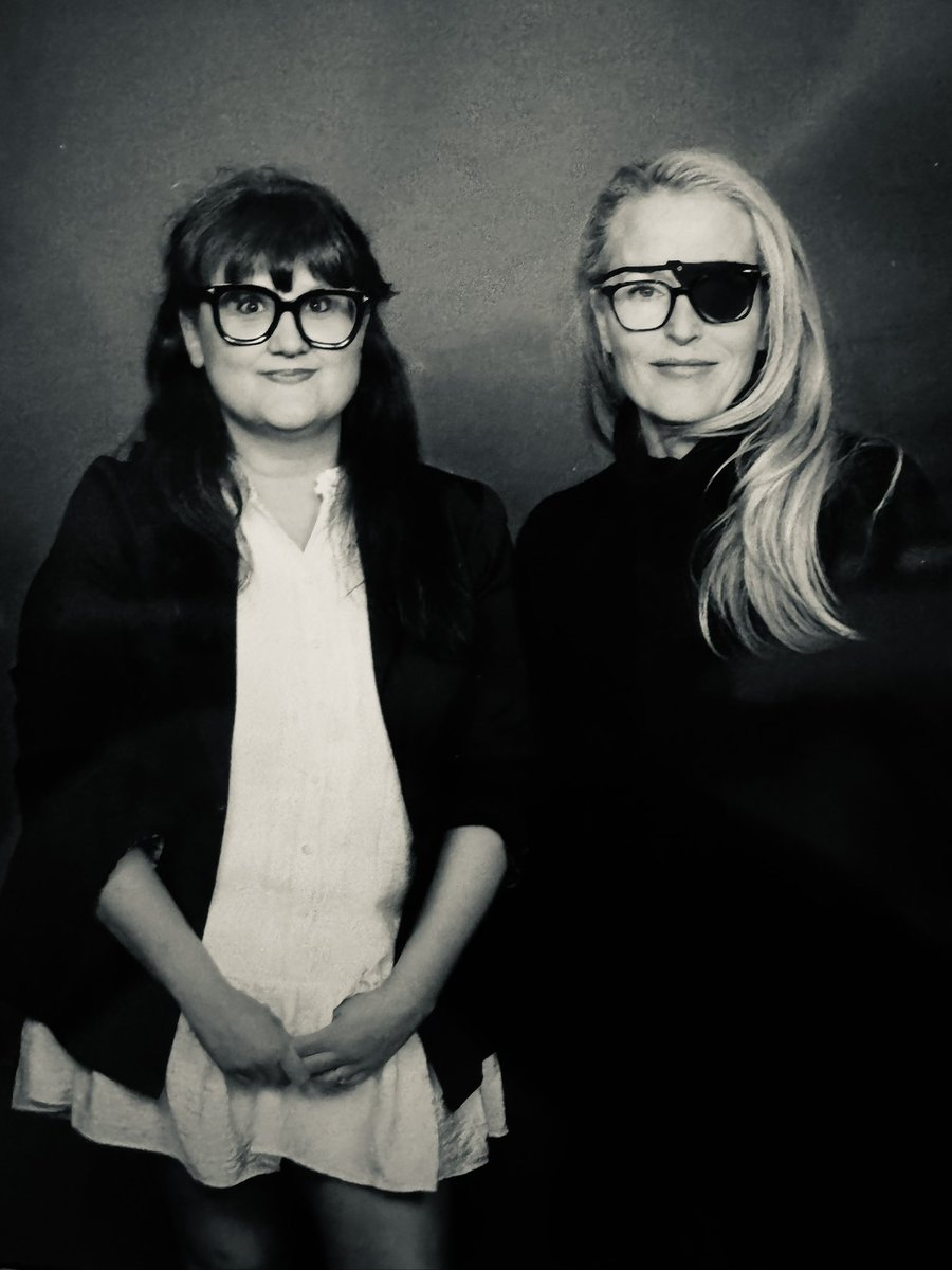 helmslou's tweet image. Meeting the X-Files legend thanks so much @GillianA I got there in the end with me glasses lol ❤️X #legend #xfiles