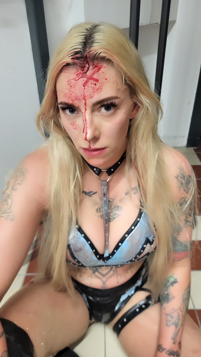 Lexa_valo's tweet photo. Estonia yesterday, Germany today.
Got a nasty cut yesterday that didn't stop me. It reopened during my Match today, still didn't stop me.

Blood, Sweat and Sisu- literally https://t.co/HSjVw33tvP