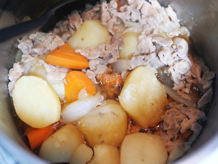 uchi_tora's tweet photo. 昨晩作った肉じゃが🥔

圧力鍋（100kPa）で
おいしく作れました🙌

加圧時間メモしてます
https://t.co/ls9scM30Ju https://t.co/DHJ09DOu2C