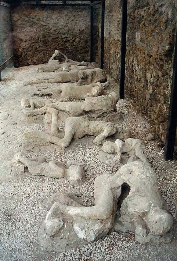 UnearthedHQ's tweet image. The Garden of the Fugitives in Pompeii stands as a haunting, frozen dialogue between life and the catastrophic power of Mount Vesuvius. In 79 AD, as scorching pyroclastic surges swept through the city, thirteen souls were captured in their final, desperate moments. These are not