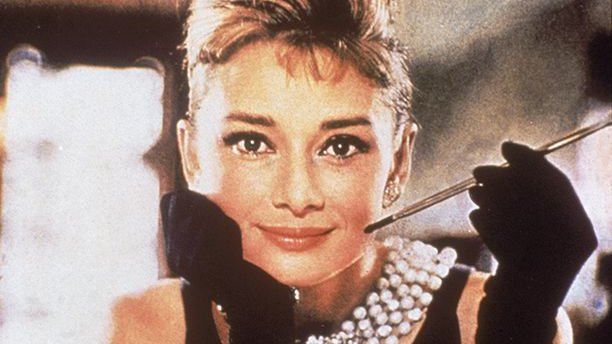 DrBuzz_Forensic's tweet image. Actress Audrey Hepburn was #BornOnThisDay May 4,  1929. Remembered for her films, Roman Holiday (1953) Funny Face (1956) Breakfast at Tiffany's (1961), Charade (1963) My Fair Lady (1964), Wait Until Dark (1967). Battling cancer she passed (age 63) in 1993. #RIP #GoneTooSoon #BOTD