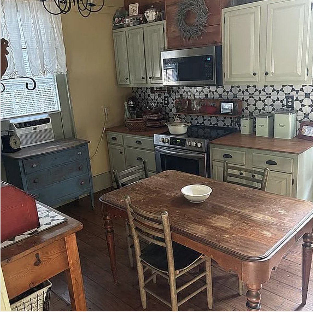 oldhouseunder50's tweet image. $75K. Sweet c.1872 #Alabama #cottage for sale by owner. 
oldhousesunder50k.com/sweet-c-1840-a…