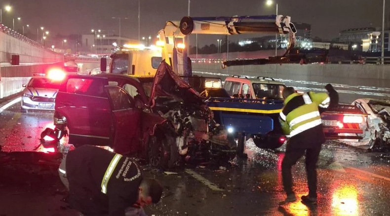 radyotrafik06's tweet photo. ANKARA'DA YARALANMALI KAZA! 3'Ü AĞIR 8 YARALI

Ankara, Pursaklar Özal Bulvarı’nda 4 aracın karıştığı kazada 8 kişi yaralandı. Yaralılardan 3’ünün durumunun ağır olduğu bildirildi.

https://t.co/E6IGQecPy5 https://t.co/JUNwazU9G7