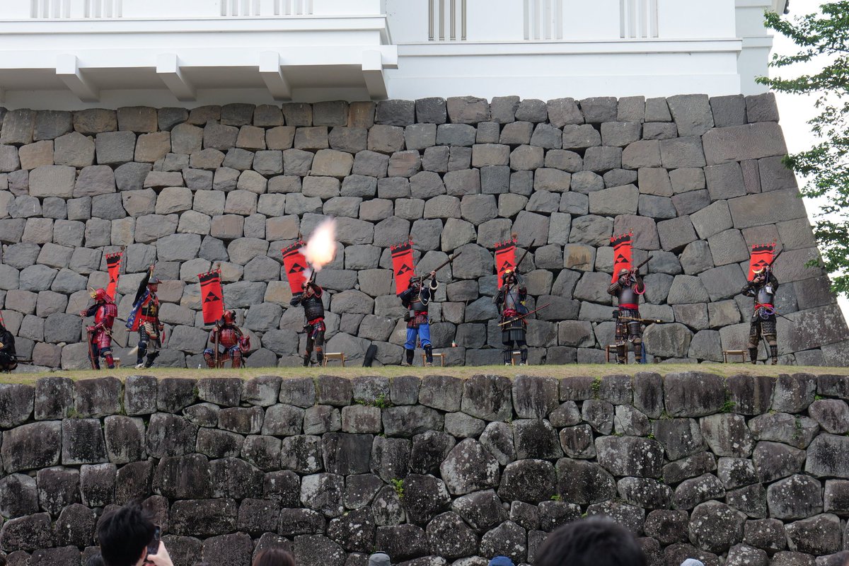 Cj4aYama's tweet photo. 2026.5.3 北条五代祭り
柳沢慎吾さん見たくて行ってきました(⁠*⁠´⁠ω⁠｀⁠*⁠)
火縄銃の実演もやってて総火演で見た一◯戦車の砲撃並みの大迫力⊂⁠(⁠･⁠ω⁠･⁠*⁠⊂⁠)
#北条五代祭り https://t.co/kHuBIwOPT4