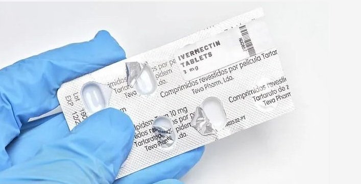 CHRISTOPHEtxtj's tweet image. NEW ARTICLE IVERMECTIN:
A 37-year-old woman from Portugal with Stage 4 colorectal cancer and lung metastases began the following protocol in mid-April 2025

Ivermectin 1.5 mg/kg daily
Fenbendazole 1000 mg daily (later increased to 1500 mg)
#Ivermectin
#Fenbendazole @TuckerCarlson