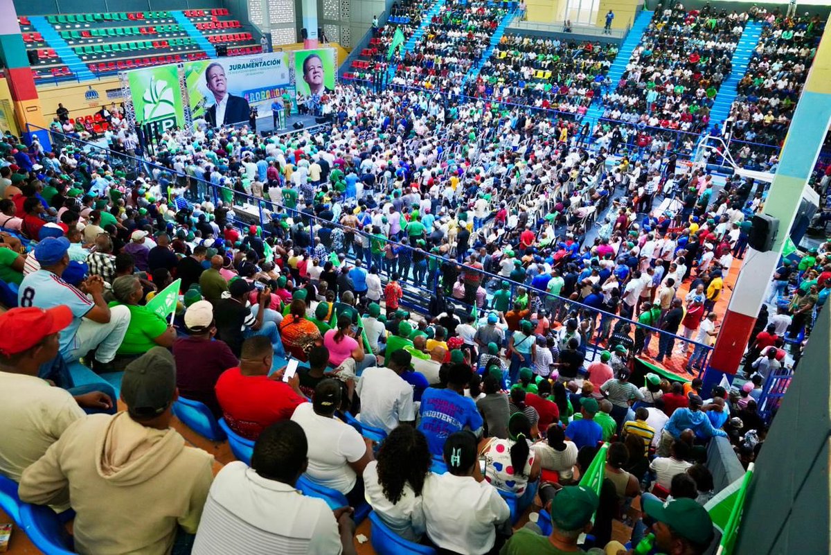 En un acto encabezado por nuestro presidente, <a href="/LeonelFernandez/">Leonel Fernández</a>, Barahona se convirtió en un verdadero escenario de esperanza, crecimiento y unidad. Por eso, desde <a href="/FPcomunica/">@Fuerza del Pueblo (FP)</a> damos una cálida y sincera bienvenida a cada uno de los nuevos miembros que han decidido dar este paso