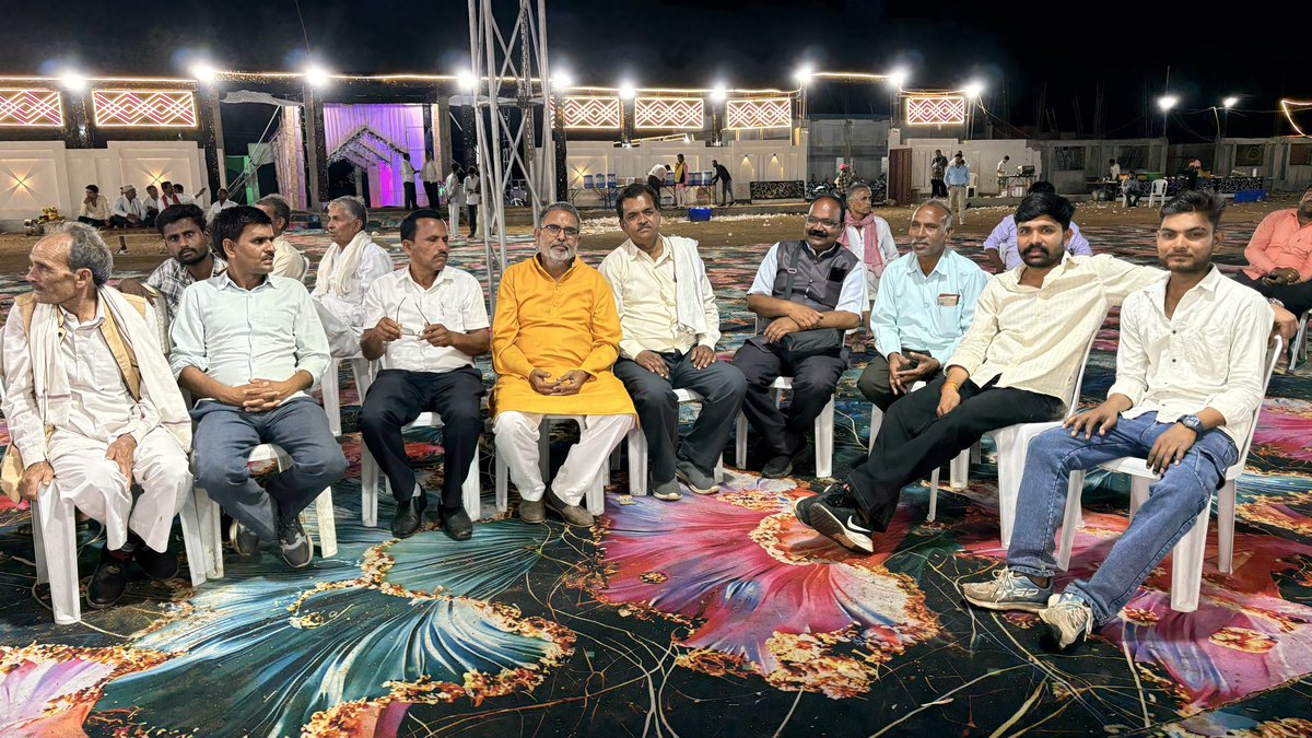 आज रैपुरा क्षेत्र एवं बाकल क्षेत्र के विभिन्न लग्नोत्सव कार्यक्रमों एवं शादी समारोहों में उपस्थित होकर आत्मीयजनों से भेंट करने का अवसर प्राप्त हुआ।
आप सभी का स्नेह, अपनापन और आशीर्वाद सदैव ऊर्जा देने का कार्य करता है।

#neerajbadagaon