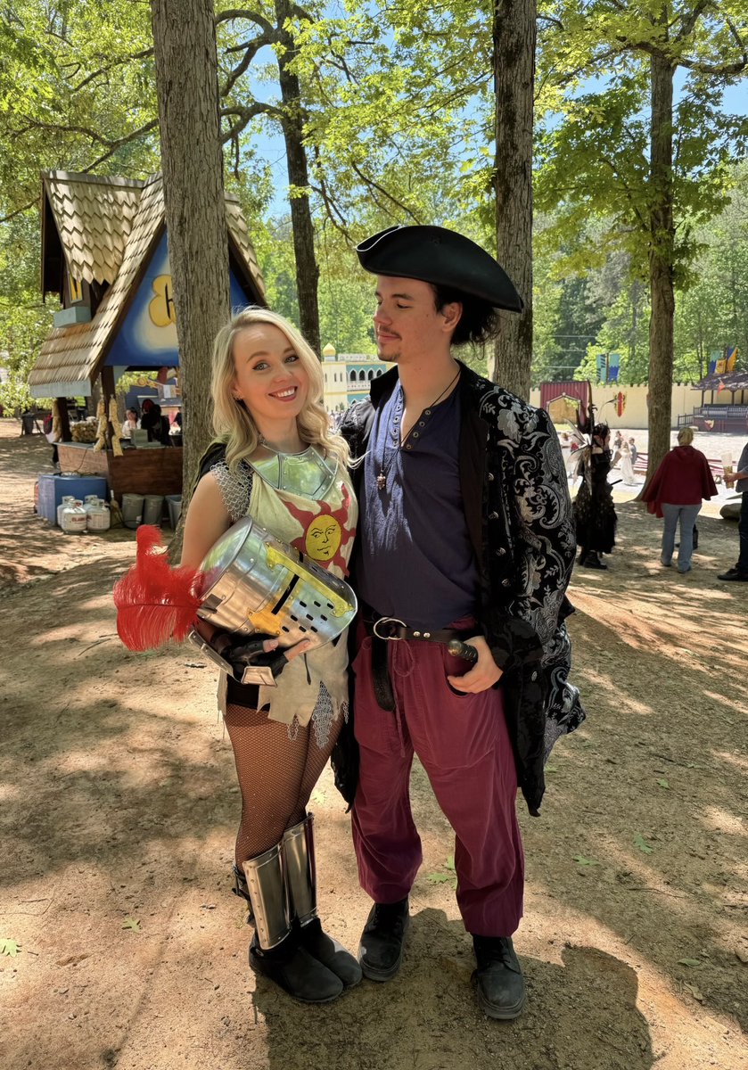 spectissa's tweet photo. Went and touched grass at the Georgia Ren Faire this weekend ⚔️✨ https://t.co/GS3Vbfl4FF