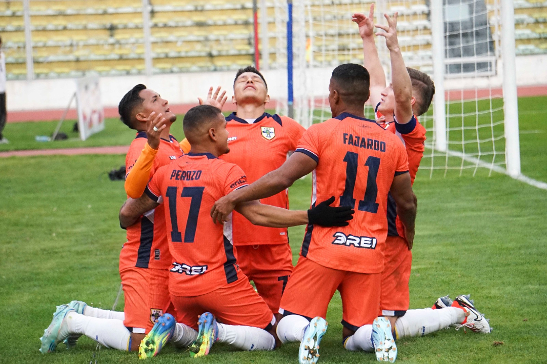 MarcasLaRazon's tweet image. Terminó el primer tiempo, @ClubStrongest (1-1) @ClubABB en el Hernando Siles #Fecha5.
📸 APG
#TheStrongest #ABB
@LaRazon_Bolivia