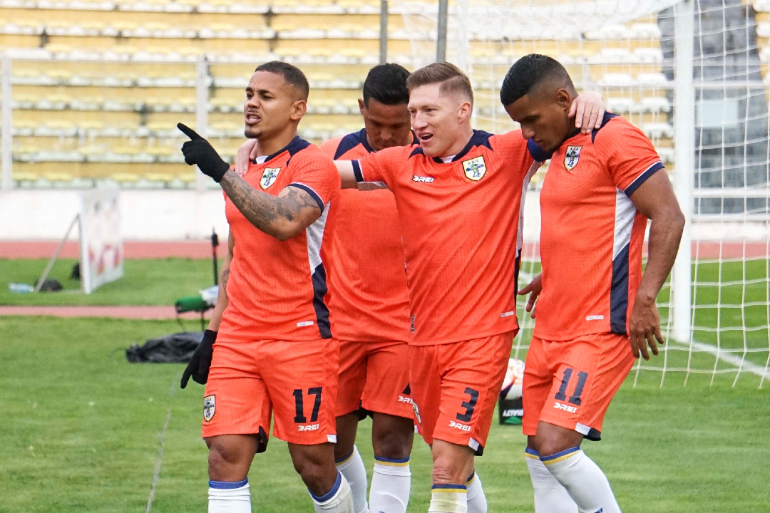 MarcasLaRazon's tweet image. Terminó el primer tiempo, @ClubStrongest (1-1) @ClubABB en el Hernando Siles #Fecha5.
📸 APG
#TheStrongest #ABB
@LaRazon_Bolivia
