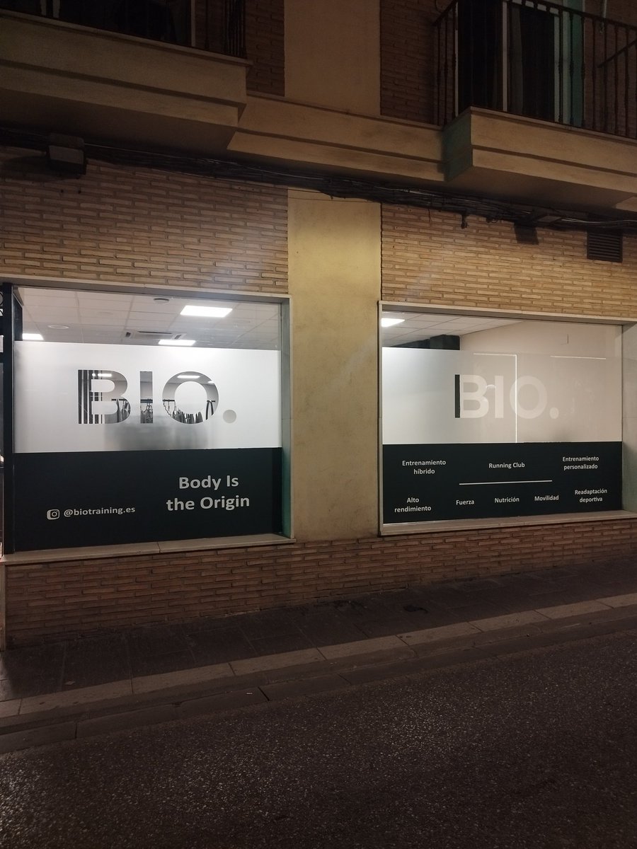 🎉 Inauguración BIO Training 
🍀 Mucha suerte a nuestros socios Carlos Garrido, Marta Rivas y Fernando García.
🏋🏾 De entrenador estará nuestro monitor Alex Fernández.
🎁 ¡Muchas gracias por la camiseta a nuestros monitores! 🫶🏼 
👉🏼 instagram.com/biotraining.es…