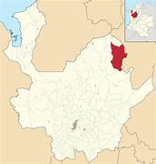 corpades's tweet photo. #Atención 🚨
Fuertes enfrentamientos armados en #ElBagre mantienen en zozobra a la vereda #ElReal.
Desde la tarde del viernes, la vereda #ElReal, zona rural de #ElBagre (#Antioquia), vive intensos combates entre grupos armados ilegales que disputan el control territorial.
Los enfrentamientos se concentran en inmediaciones del puente, tras la presunta incursión de hombres armados que habrían incursionado desde el municipio de #Segovia.
Habitantes permanecen encerrados en sus viviendas ante las constantes ráfagas de disparos.
Los grupos imponen toque de queda desde las 6:00 p.m., con amenazas de retención de motocicletas y posibles detenciones.
Aunque ya hay presencia de la fuerza pública en la zona, las autoridades piden a las poblaciones de Pindora, Coroncoro, Santa Margarita y a quienes viajan hacia Puerto Claver extremar precauciones y evitar transitar por el sector.
#NoMásViolencia