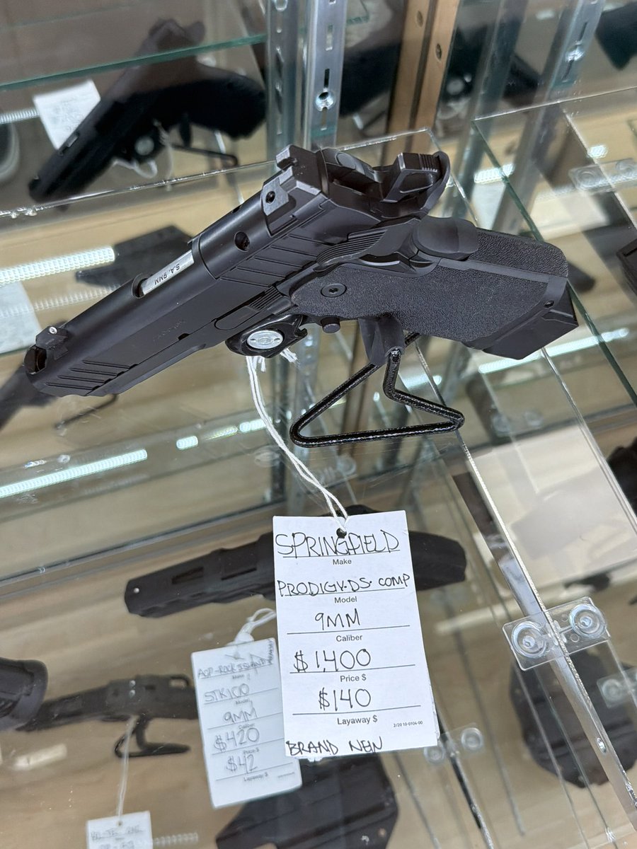GTROOPCOREY's tweet photo. Is this were Reddit guys buy guns? https://t.co/18T4KIYQKF
