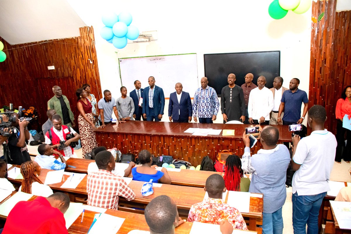 Gouvciofficiel's tweet image. #Éducation | Entrée directe à l'ENS:  les épreuves écrites d'admissibilité des concours  professeurs de lycée et collèges et éducateurs officiellement lancées

Abidjan, le 03 mai 2026- Le ministre de l'Enseignement supérieur et de la Recherche scientifique, Adama Diawara, a