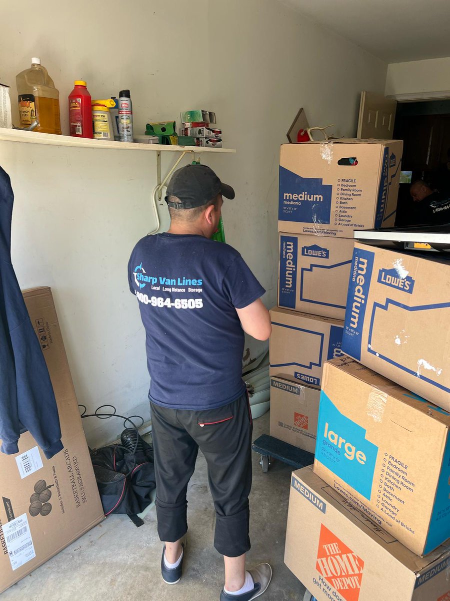 sharpvanlines's tweet image. From the first box in the garage to the last piece on the truck — same pace, same control 🏠
#SharpVanLines #MovingDay #HandledWithCare #NYCMovers