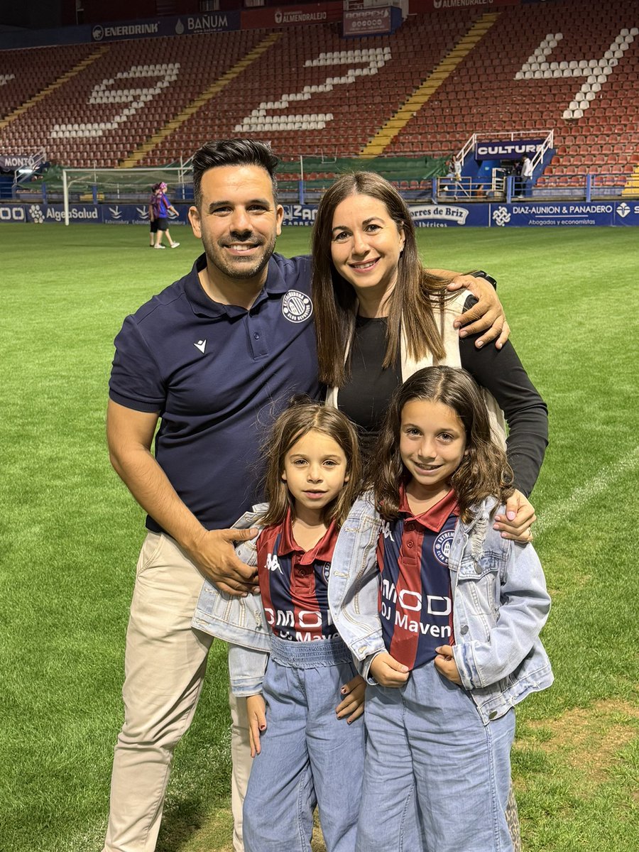 Rodrigomoran100's tweet photo. ❤️💙 Estoy muy feliz. Por muchas cosas. Pero, sobre todo, por toda la gente a la que hacemos felices. 

Grande equipo, jugadores, compañeros, club y la afición. Hemos creído en todo. Y hemos ido hasta el final. Hemos sentido. Disfrutémoslo juntos. Ya es vuestro. Nuestro.

🏆 𝐏𝐫𝐢𝐦𝐞𝐫𝐚 𝐅𝐞𝐝𝐞𝐫𝐚𝐜𝐢ó𝐧