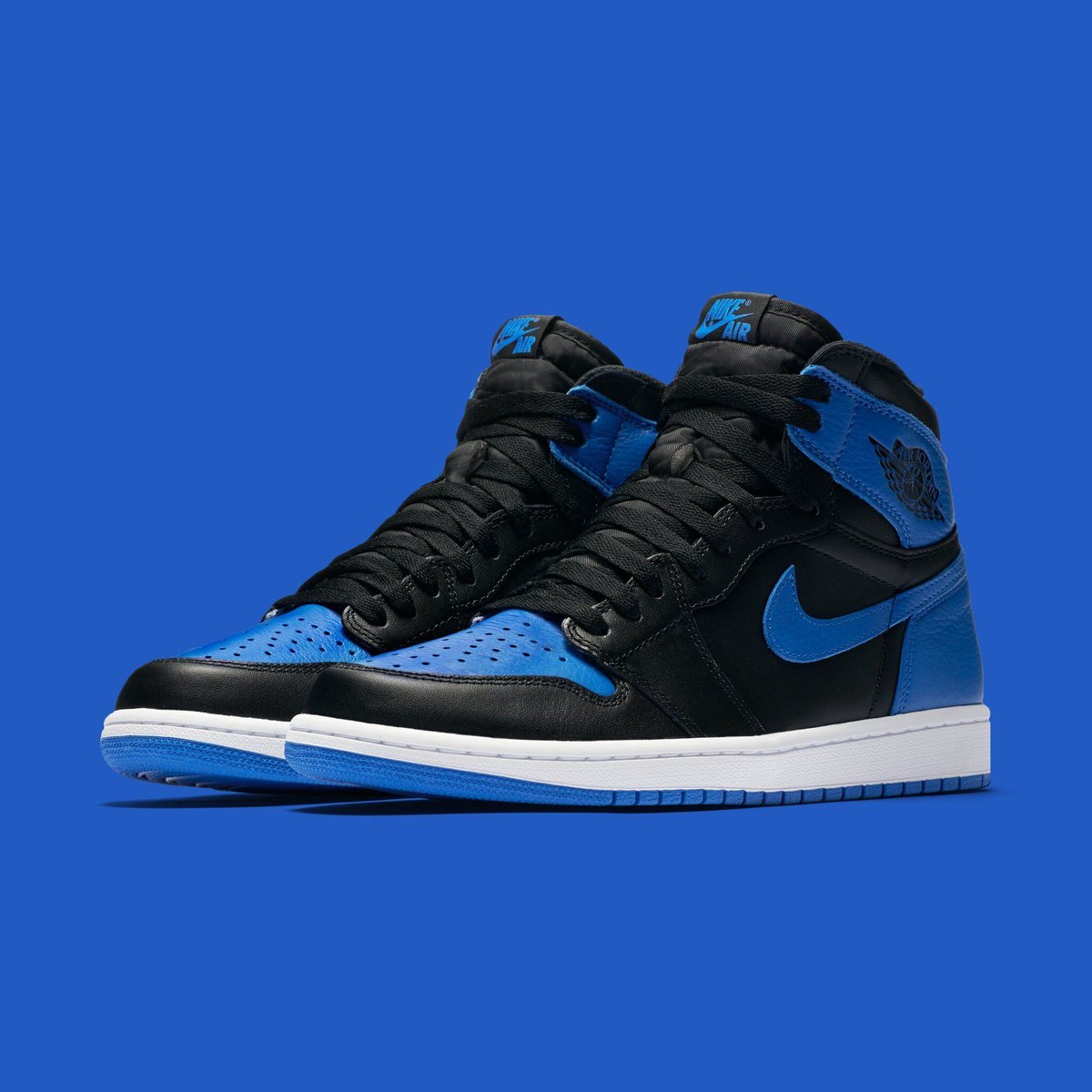 JustFreshKicks's tweet photo. Air Jordan 1 High OG "Royal" 🔵⚫️

• Special Packaging
• October 10th
• $185 https://t.co/7XeRGAknyq