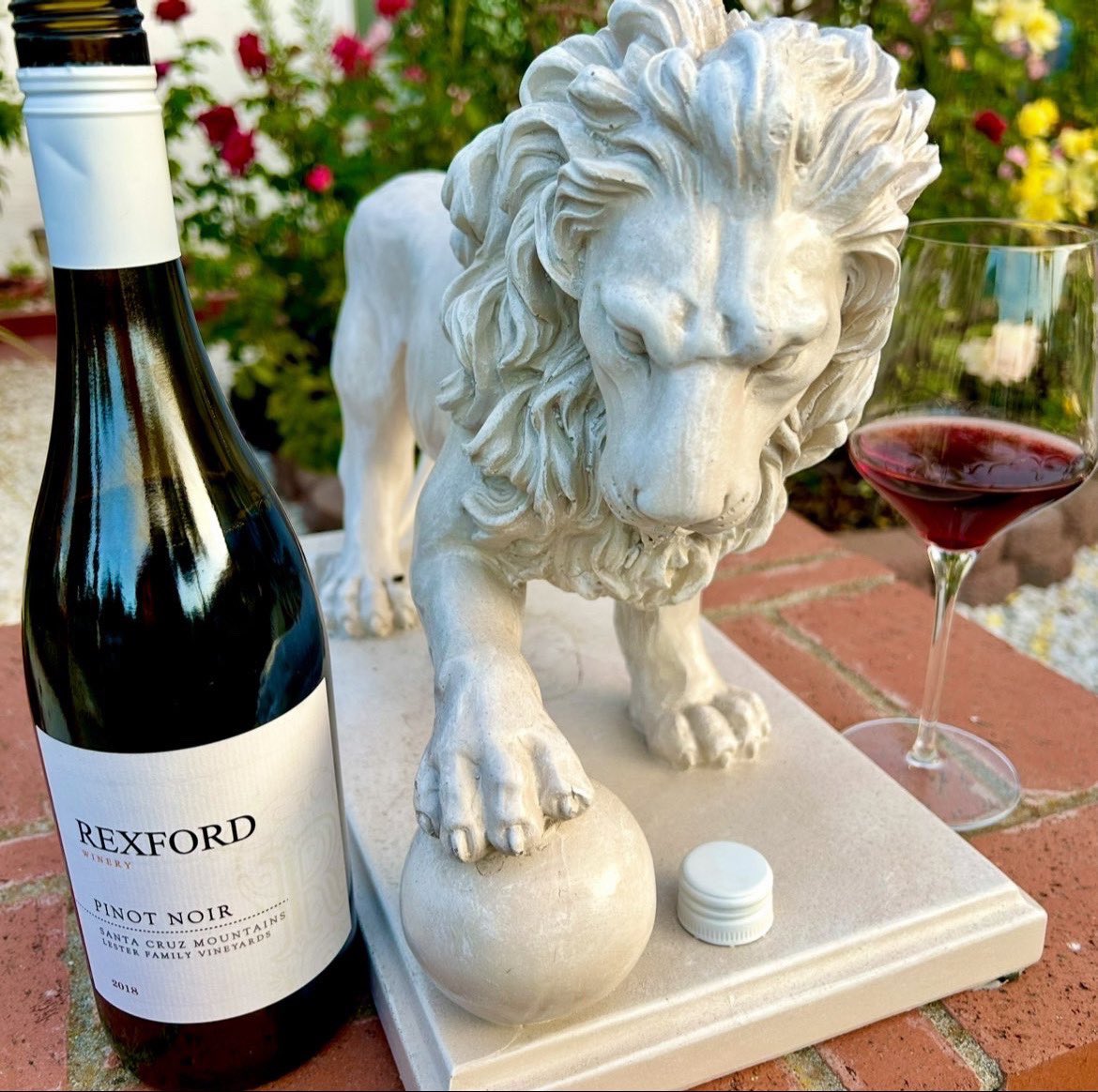 _drazzari's tweet image. #SundayFunday with this 2018 pinot noir from @Rexfordwine and the Lester Family Vineyards in the Santa Cruz Mountains.  This is displaying aromas of cranberry, thyme and welcome hints of barnyard with tastes of black cherry, clove and cinnamon. Cheers.